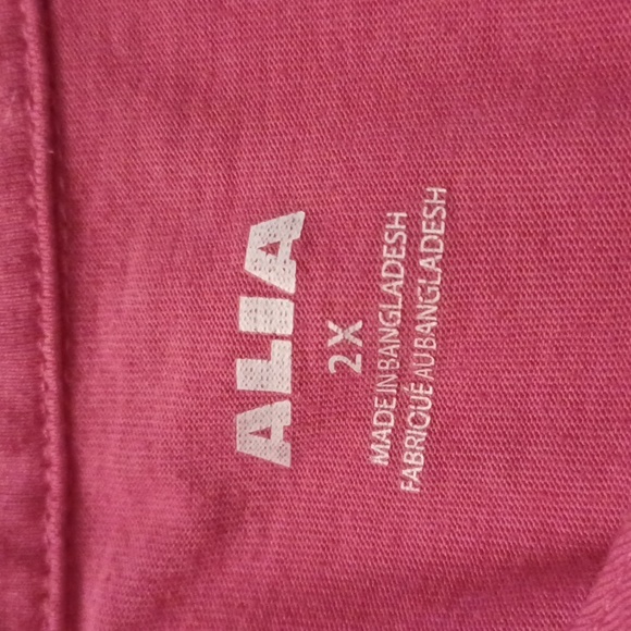 $4 Add-on Pink Button V-Neck Tee - Size 2X (US18) - Picture 5 of 6